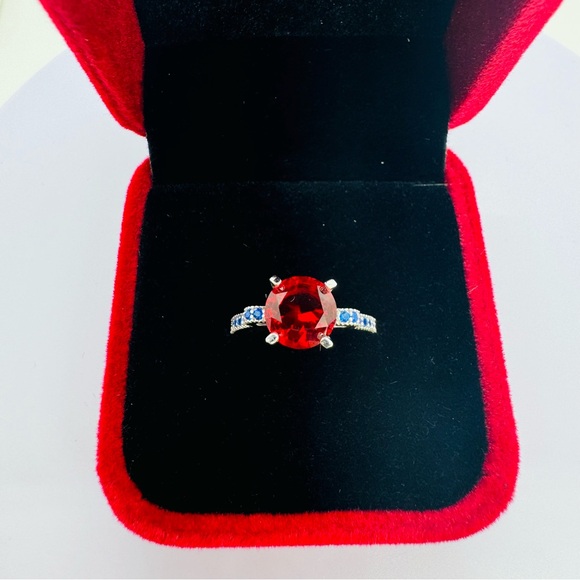 Elegant Red Garnet and Blue Sapphire Ring - Picture 4 of 7